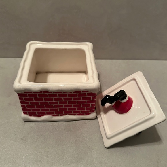 Vintage Hallmark Christmas Santa Candy Container with Lid Square 4.75" x 4.75" - Picture 3 of 7